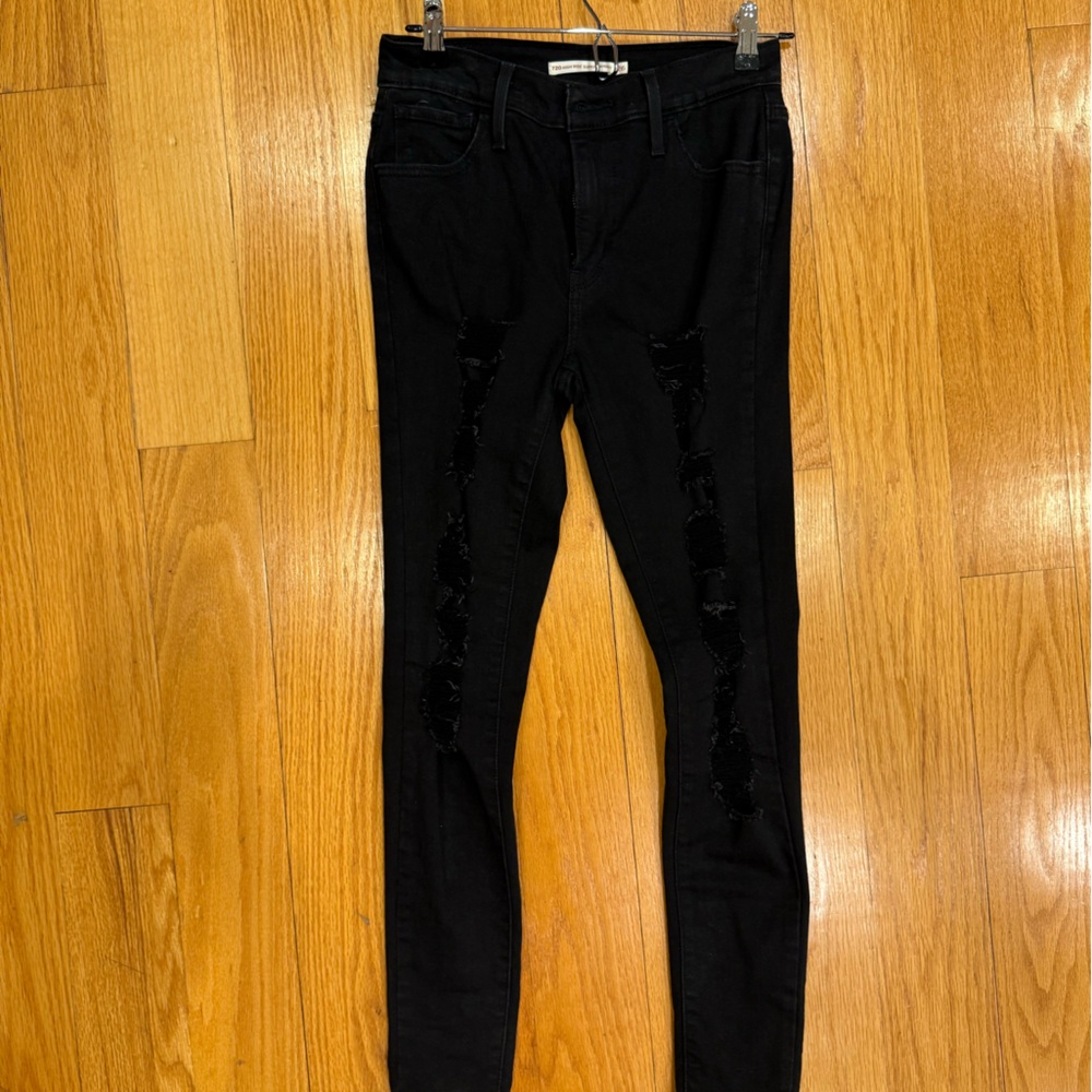 Levi’s black jeans